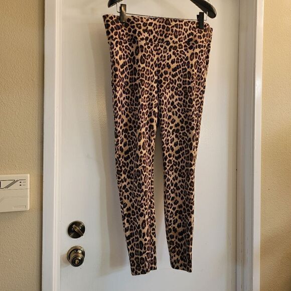 Torrid leopard print pixie pants - Picture 4 of 8